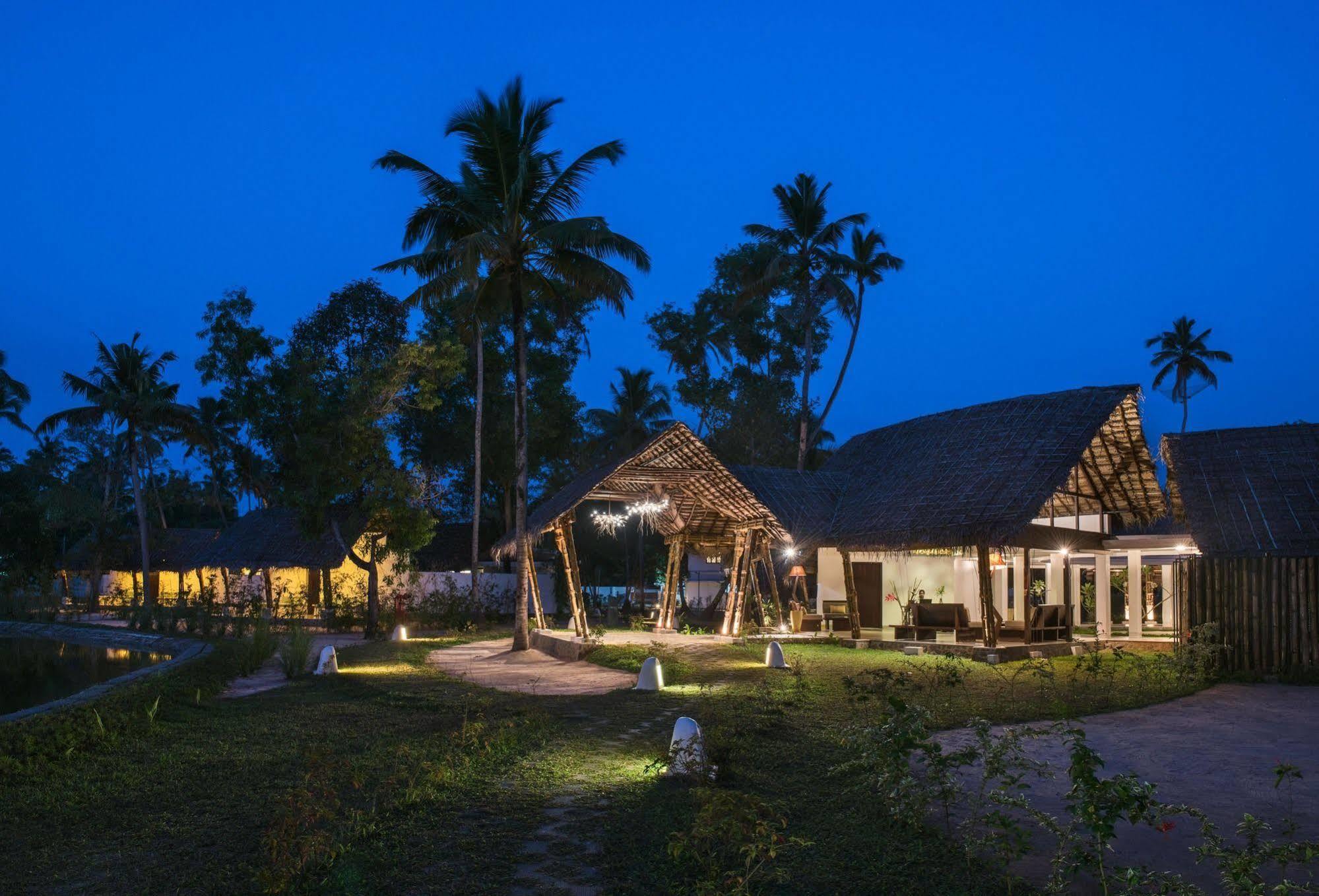 Xandari Pearl Beach Resort Mararikulam Exterior photo