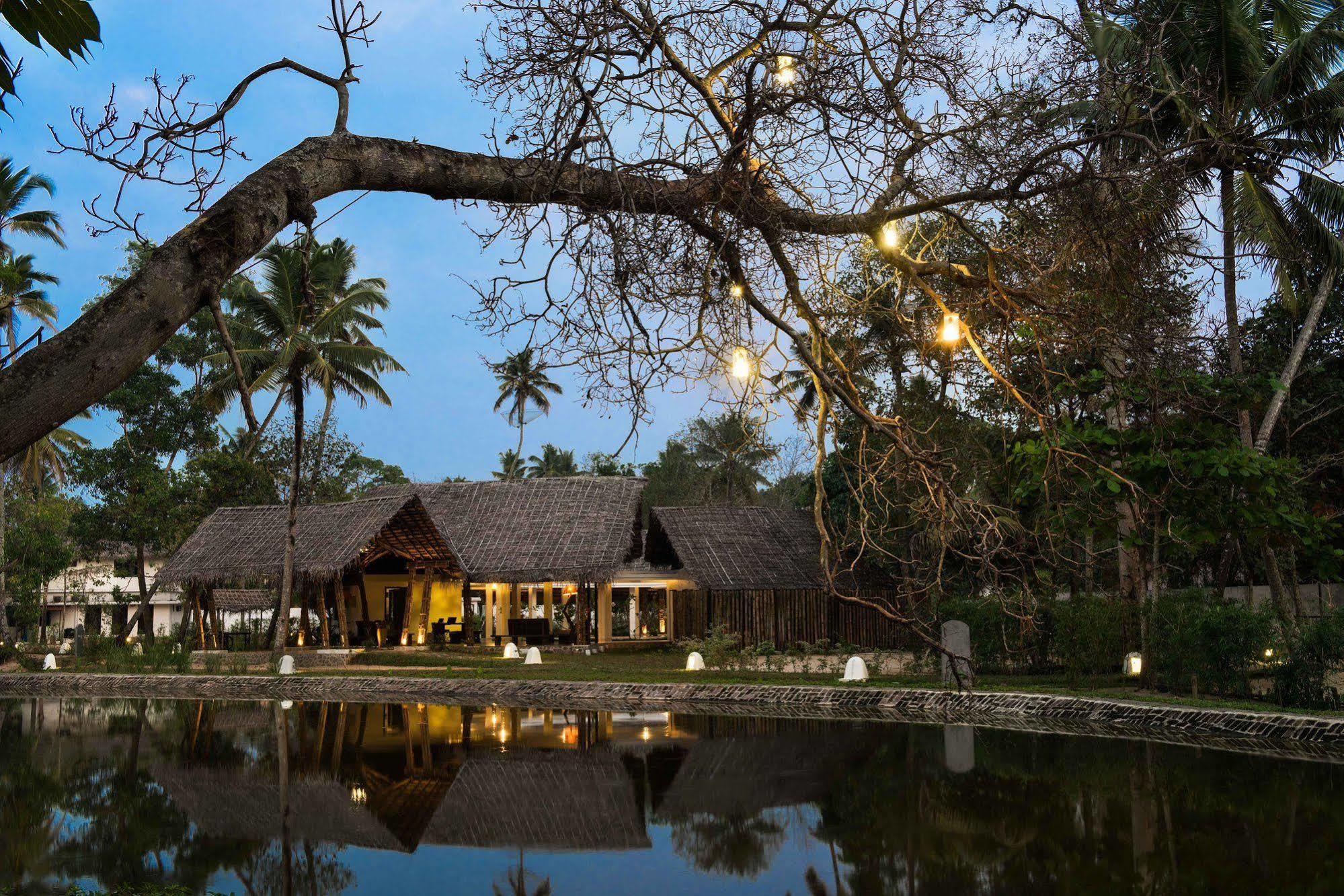 Xandari Pearl Beach Resort Mararikulam Exterior photo